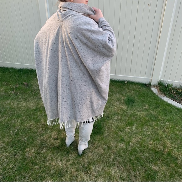 Clifford & Wills Poncho/Cape with Tie Scarf & Fringe - Picture 6 of 12